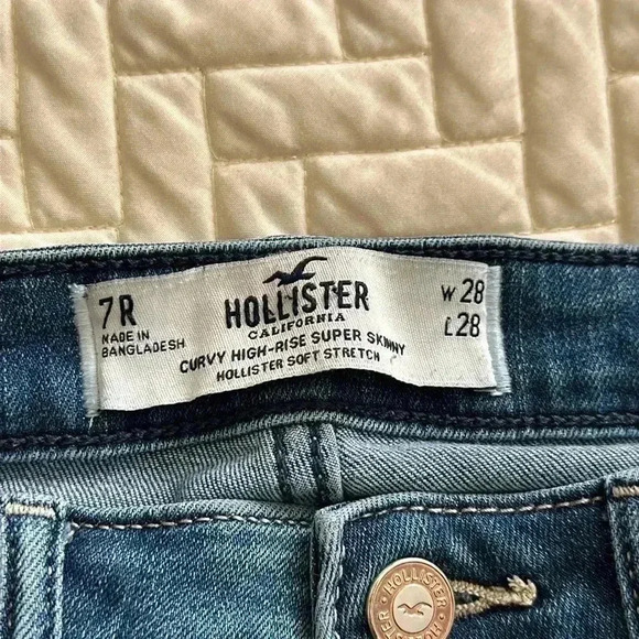 Hollister - Picture 2 of 3